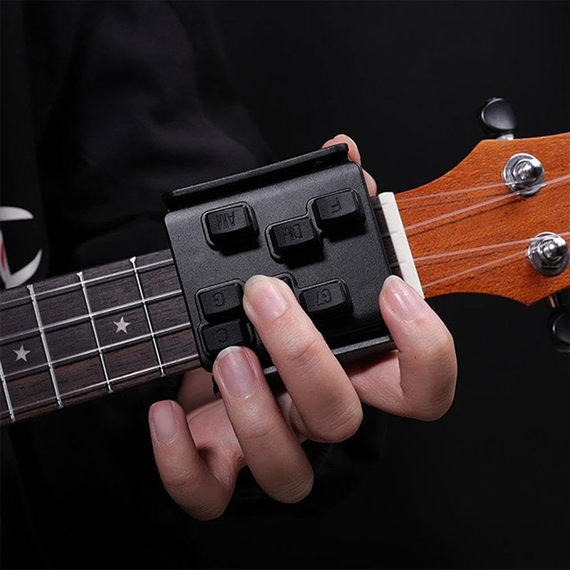 ضاغط وتر القيثارة المبسط للمبت - مراجعة Ukulele Beginner Kit وسعره